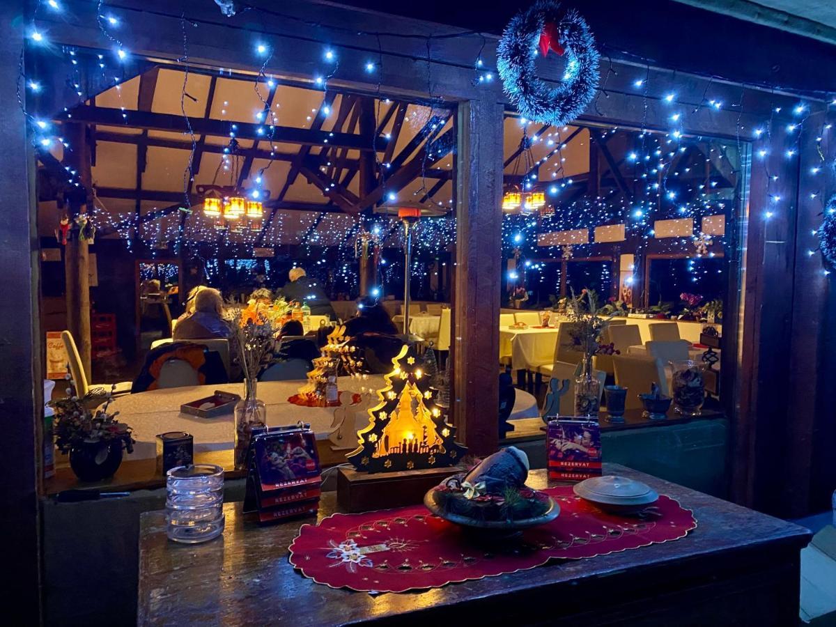 레시차 House In The Woods B&B 외부 사진