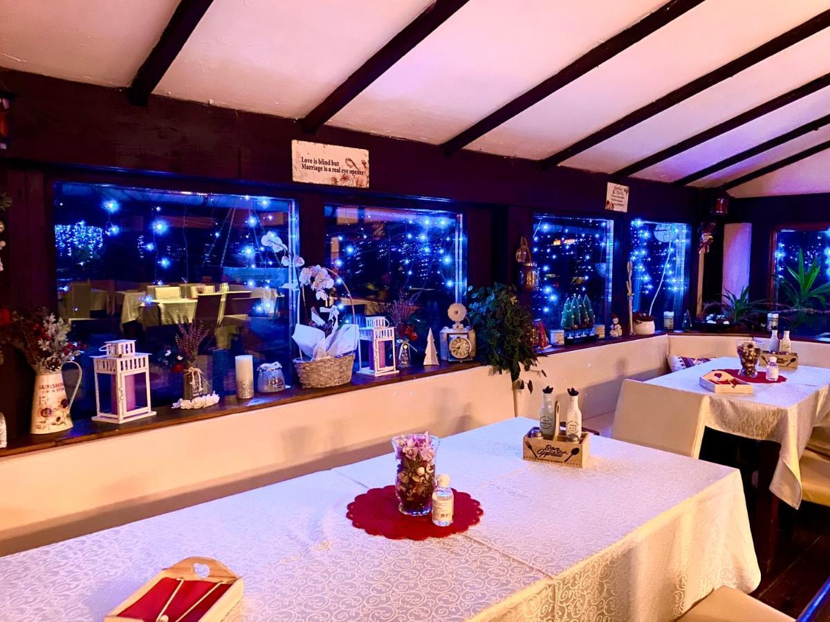 레시차 House In The Woods B&B 외부 사진