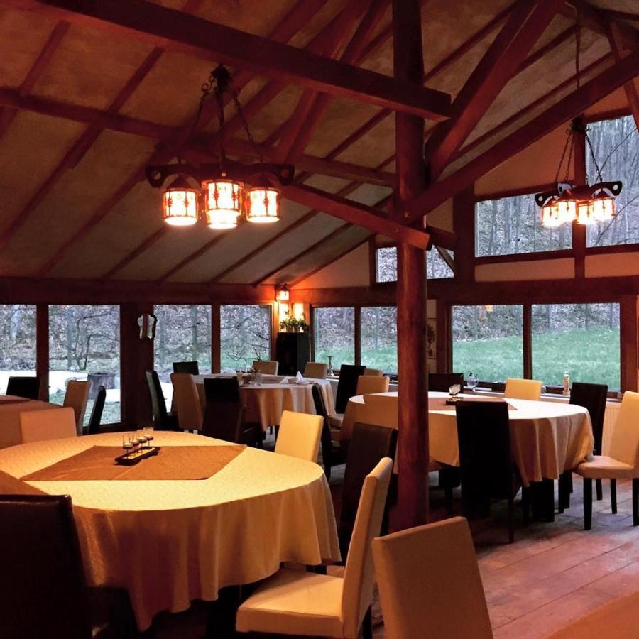 레시차 House In The Woods B&B 외부 사진